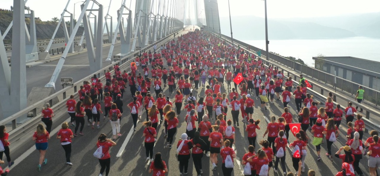 Cumhuriyet kadınları "100. yıl" için koştu