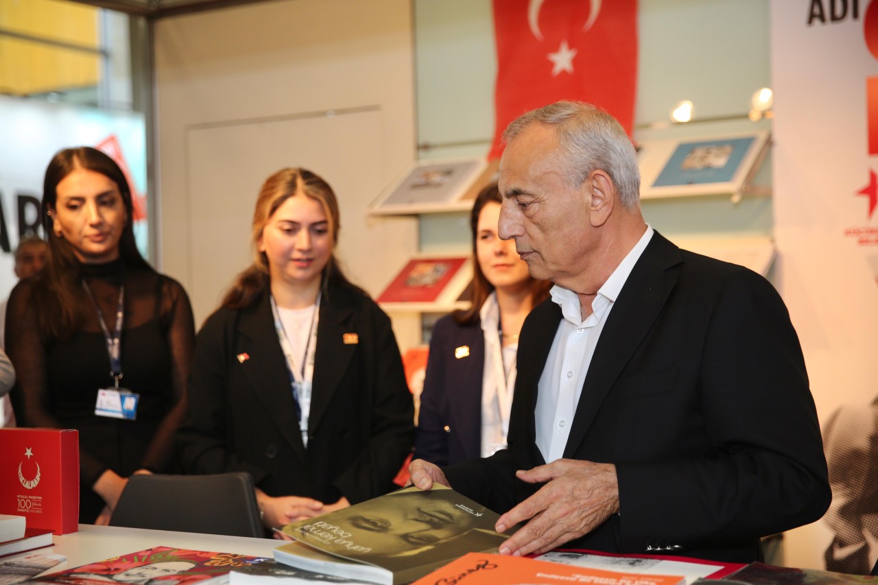 6  ayrı semt  6 farklı kitap