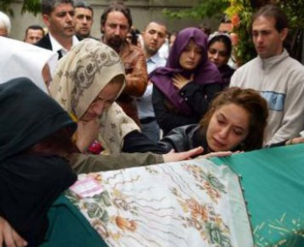 Gazeteci Beyhan Mutlu toprağa verildi