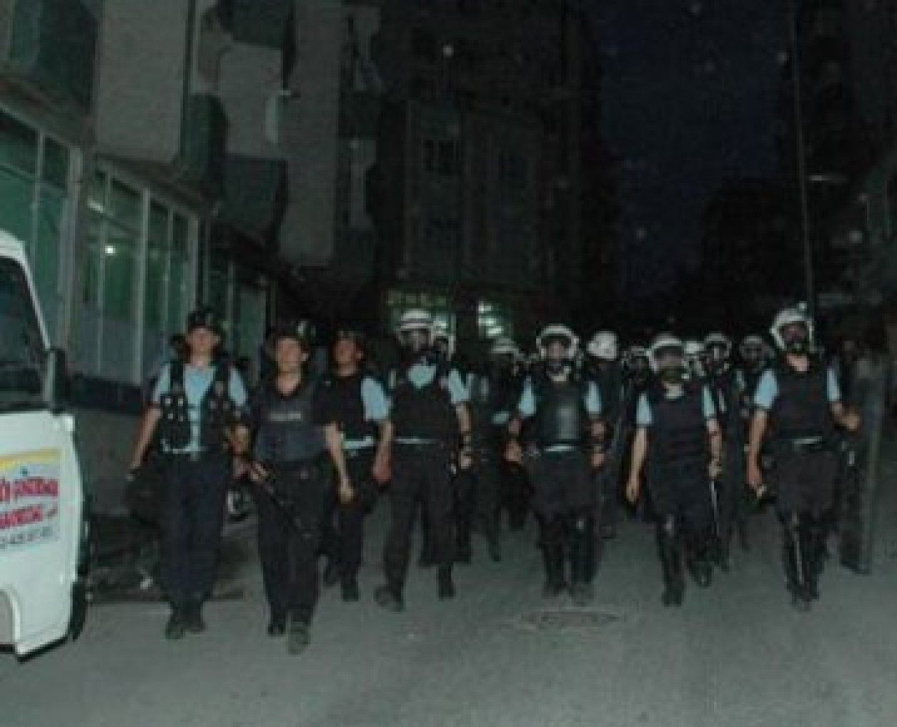 Küçükçekmece'de yasadışı gösteri