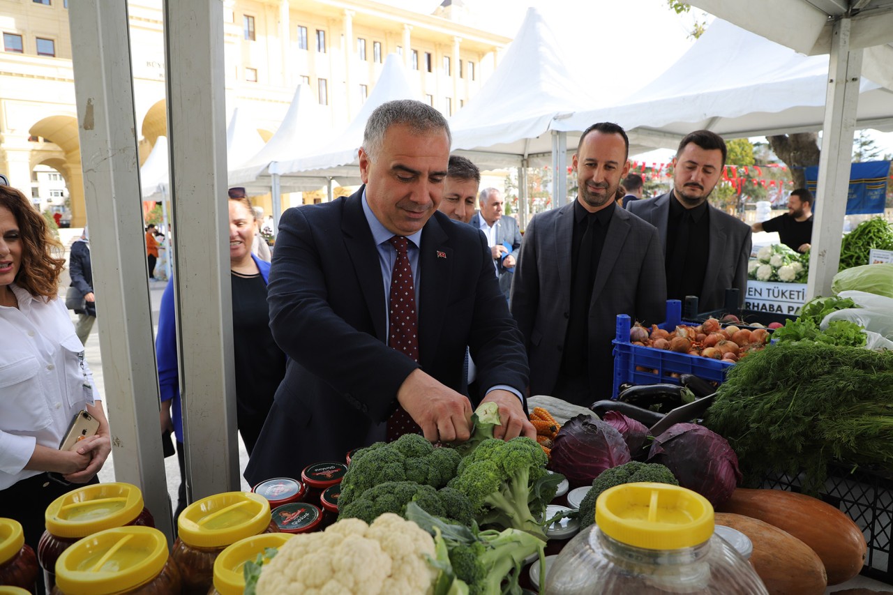 Büyükçekmeceli üreticiler kendi ürettikleri ürünleri satıyor