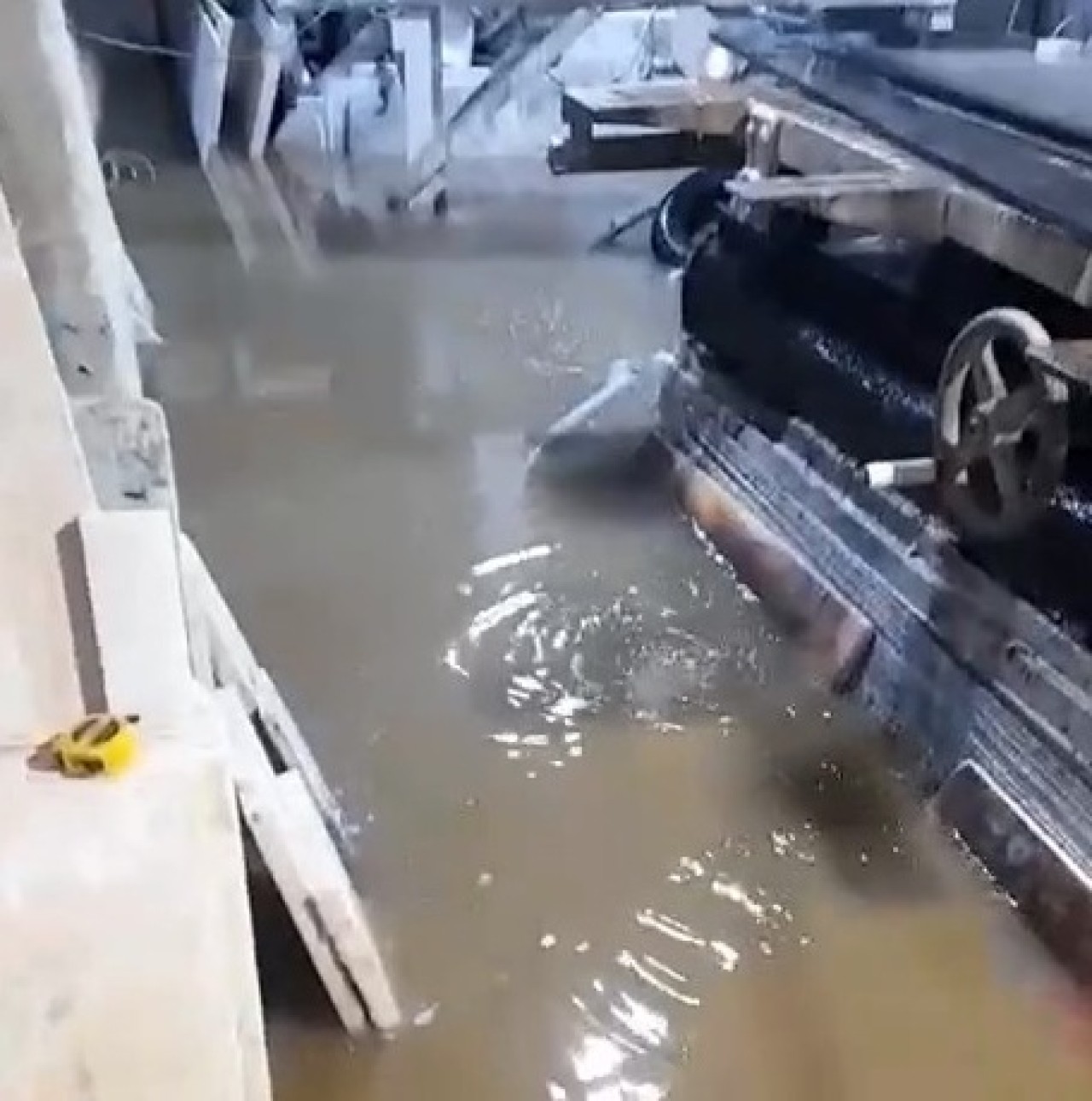 Lağım suyu 3 günde tahliye edildi!