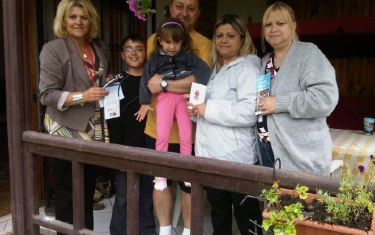 CHP'Lİ KADINLAR KAPI KAPI GEZİYOR