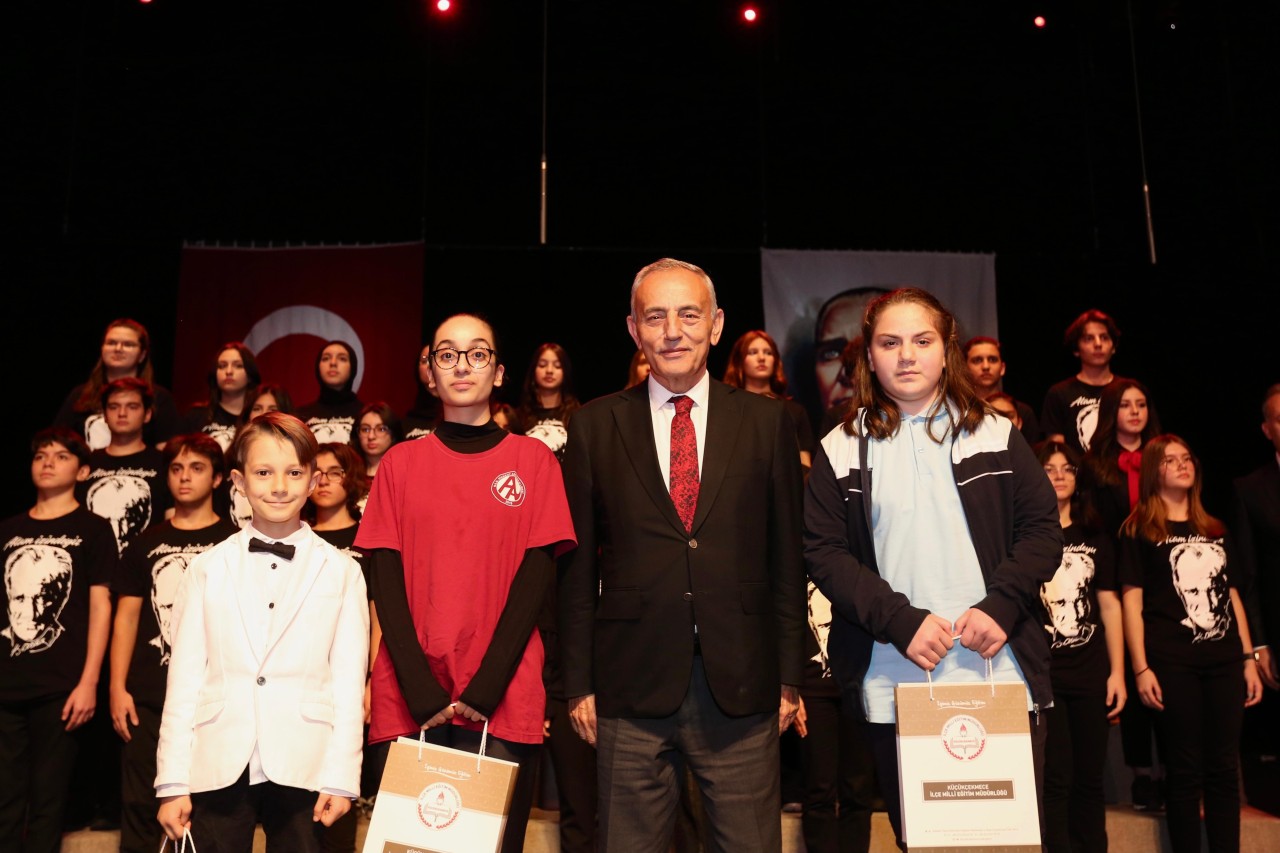 KÜÇÜKÇEKMECE ATASINI UNUTMADI