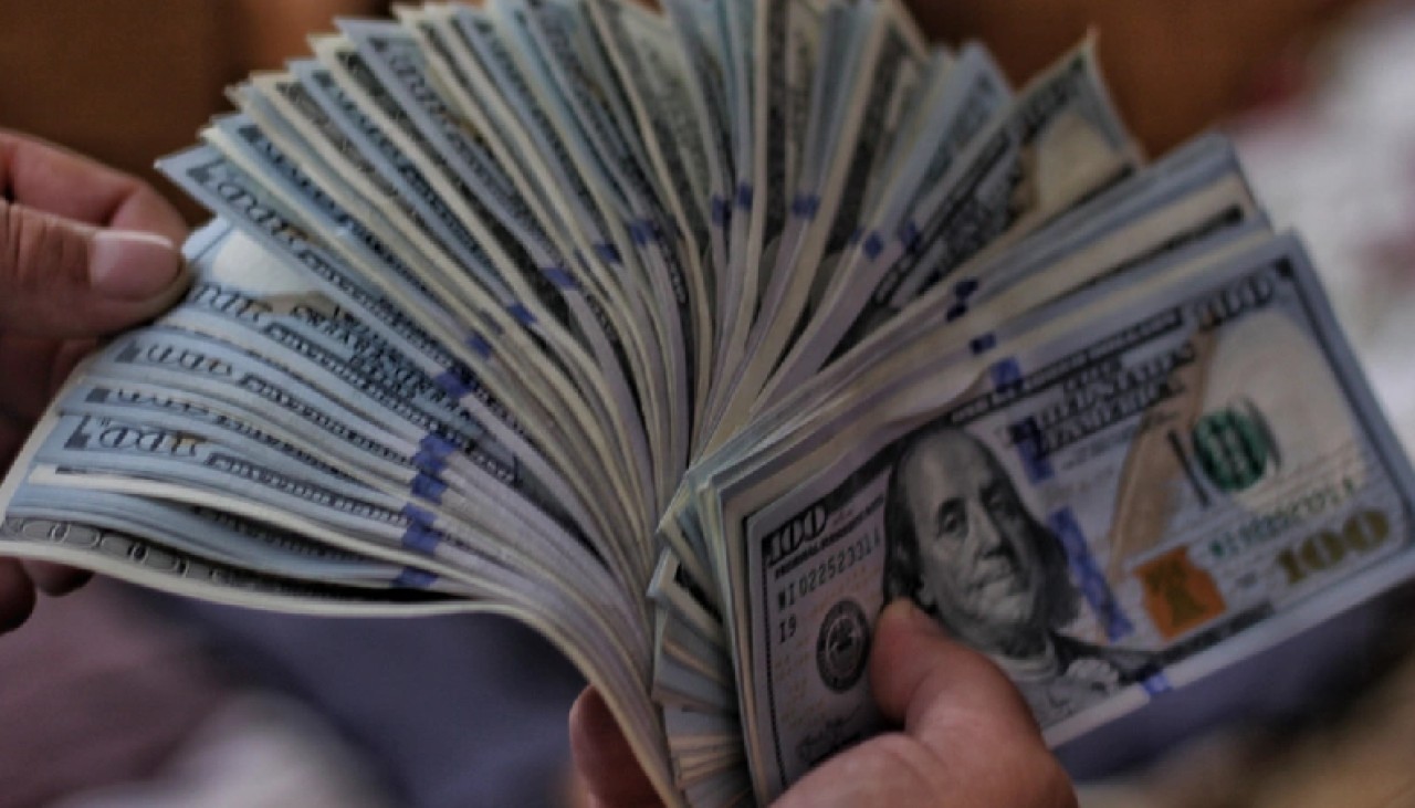 Dolar ve euro haftaya nasıl başladı?