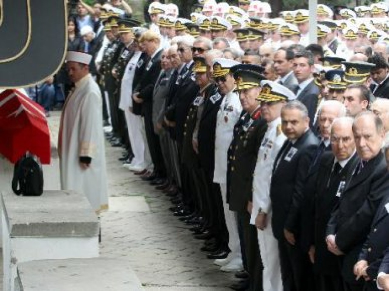 Tümer toprağa verildi