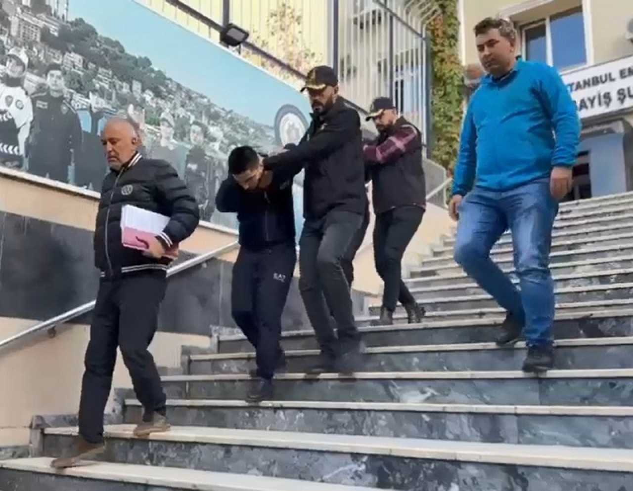 Otomobile saldıranlar yakayı ele verdi