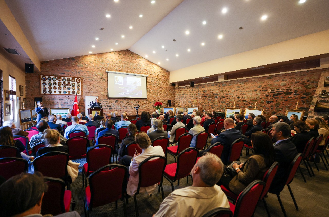 Deniz tutkunu Atatürk’ü gemileriyle andılar