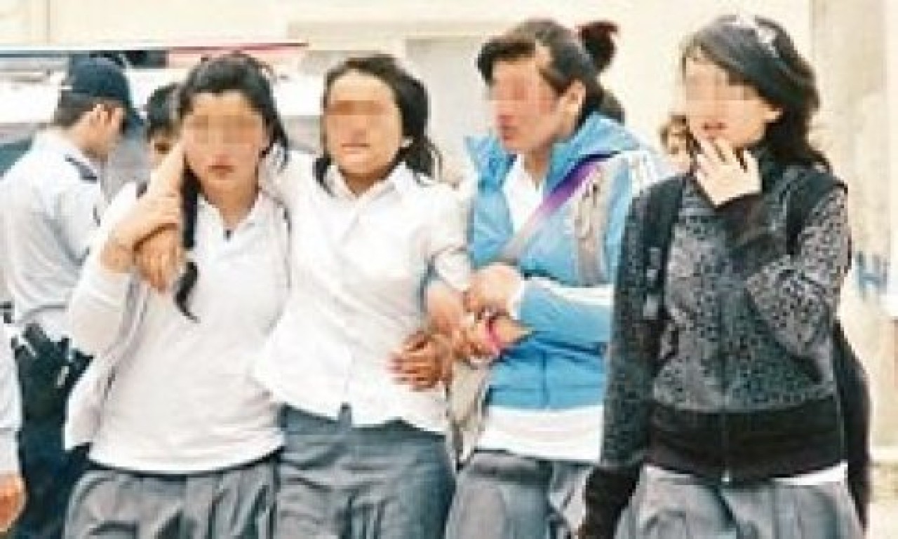 Liseli kızların erkek kavgası