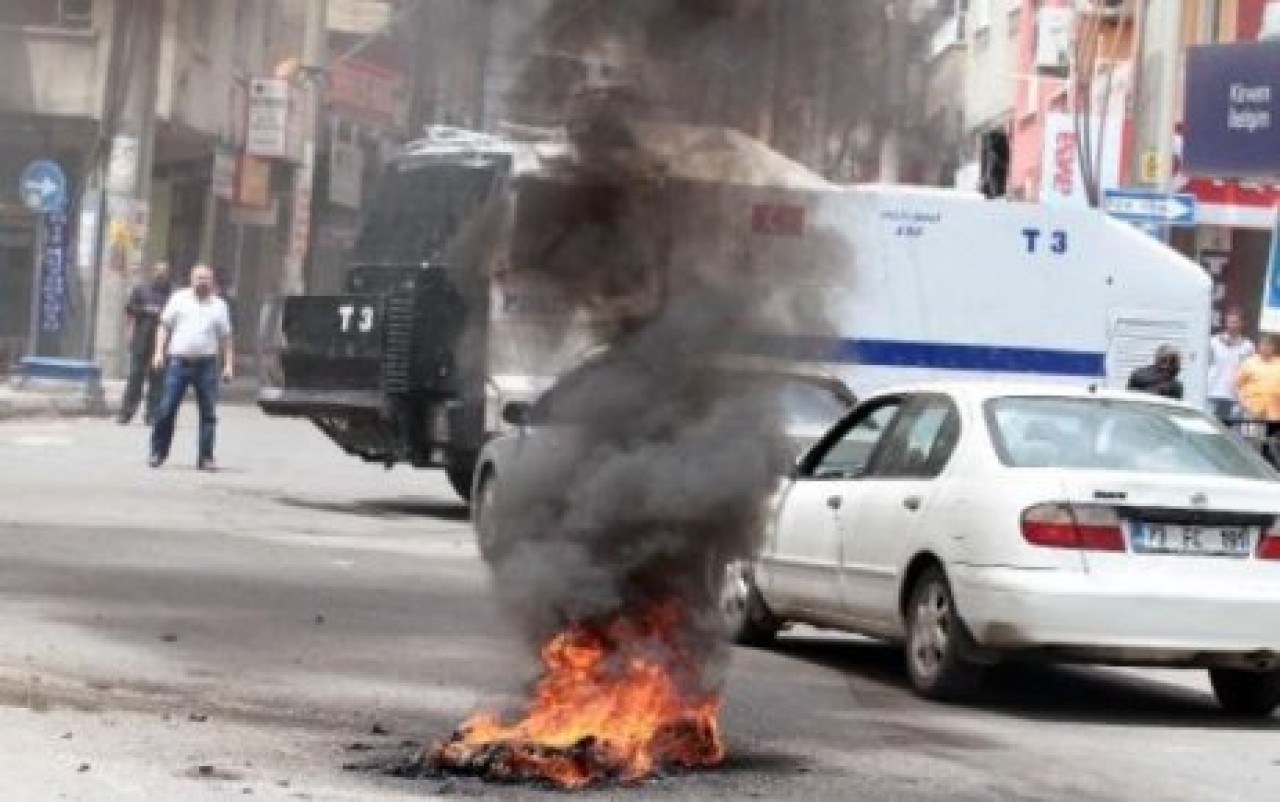 Ak parti mitingi öncesi ses bombası