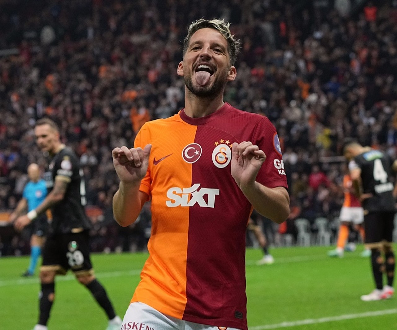 Aslan Manchester'ı çok sever!