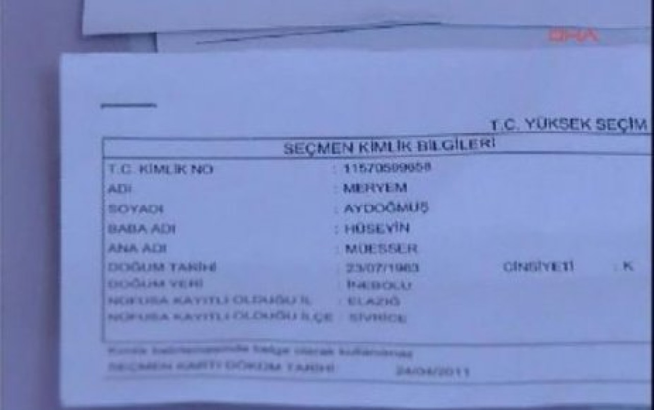 Esenyurt'ta bir parkta seçmen kartları bulundu