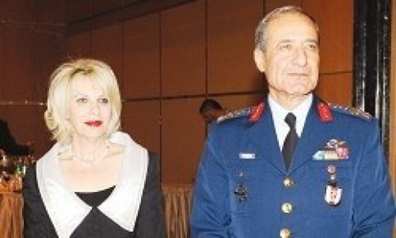 Tutuklama eşini de hasta etti