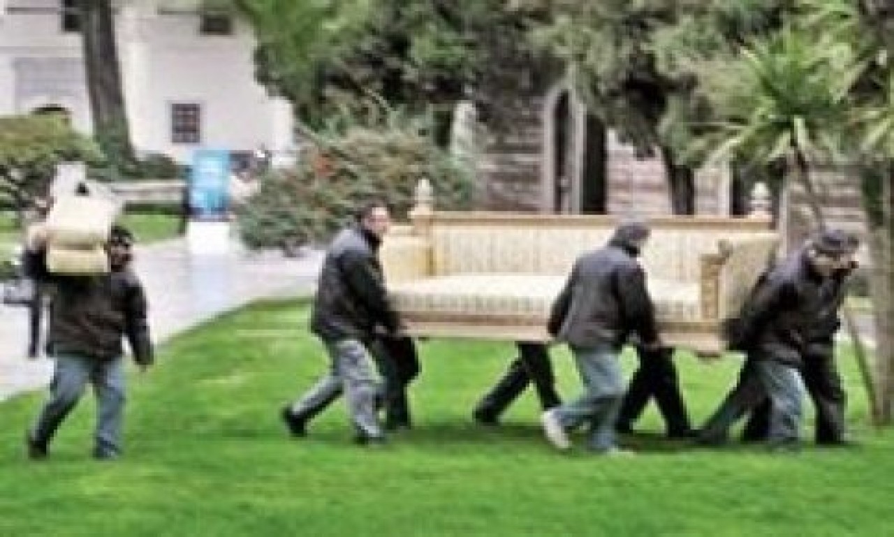 Saraydan 'taht' kaçırma