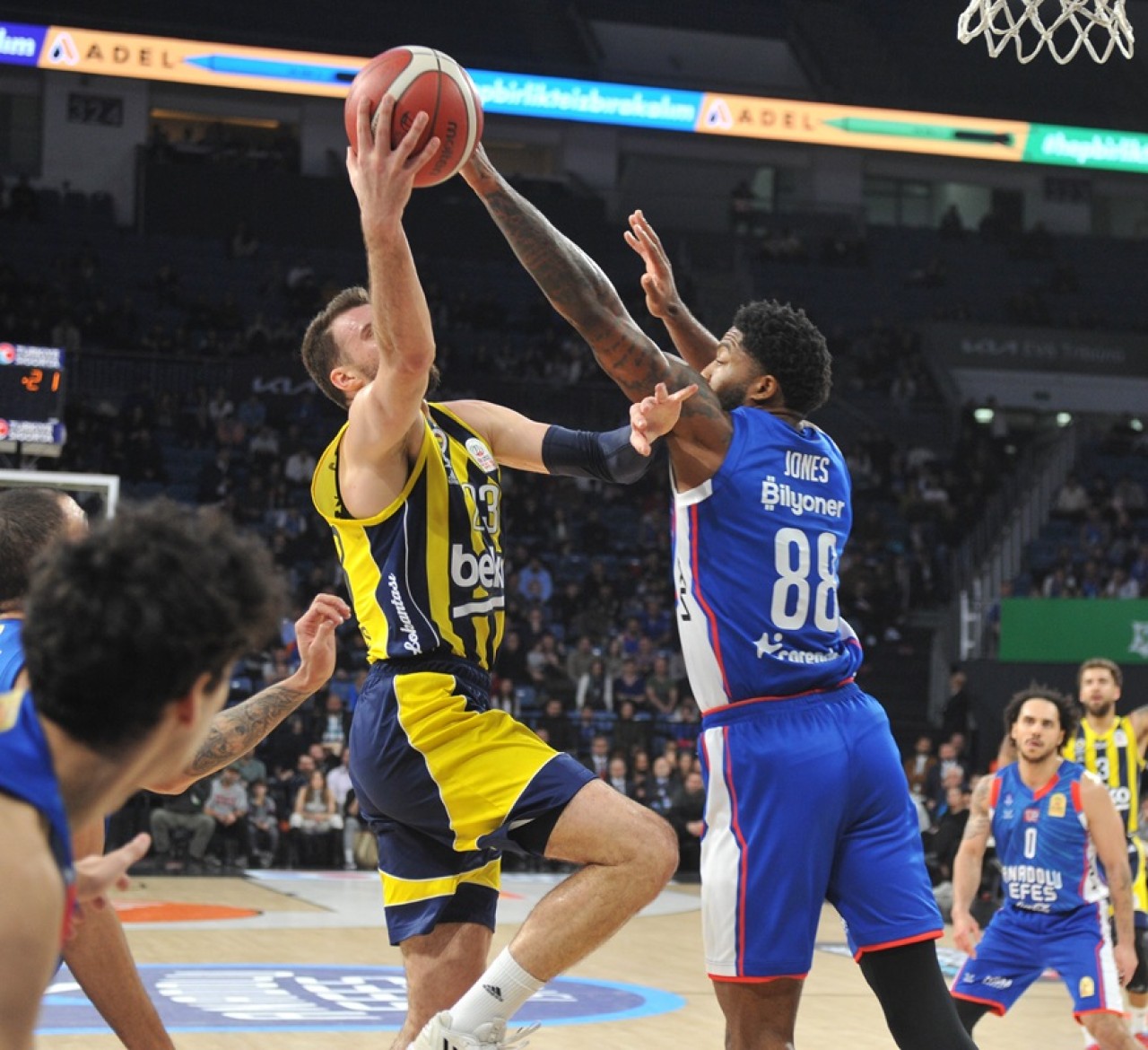 Kazanan Anadolu Efes oldu