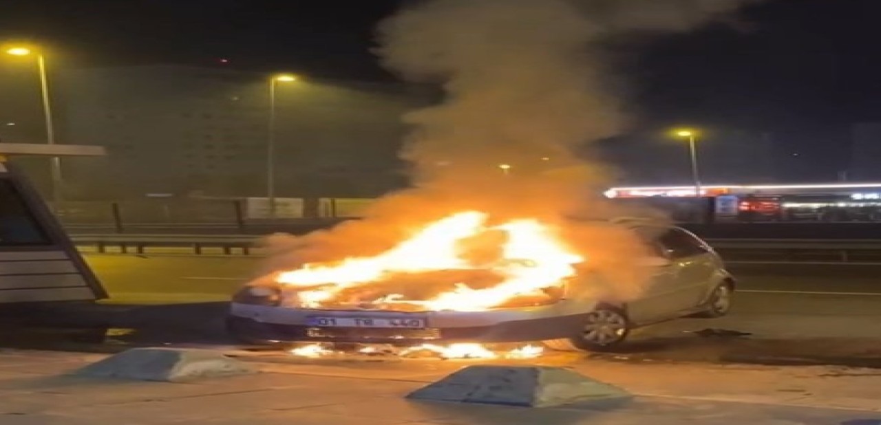 İçinde uyuduğu araç alev aldı! Sürücü son anda kurtuldu