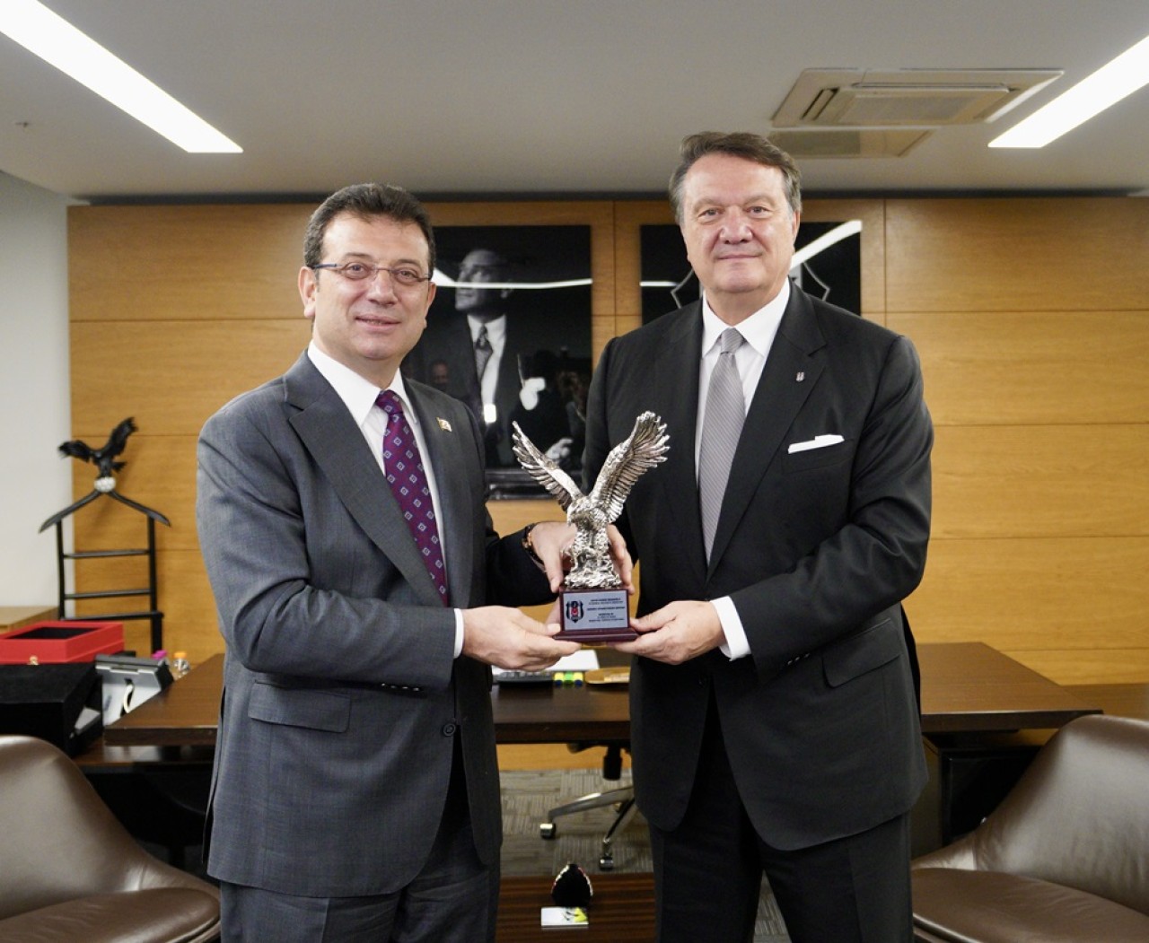 Şiddete sebep olanları kınıyorum