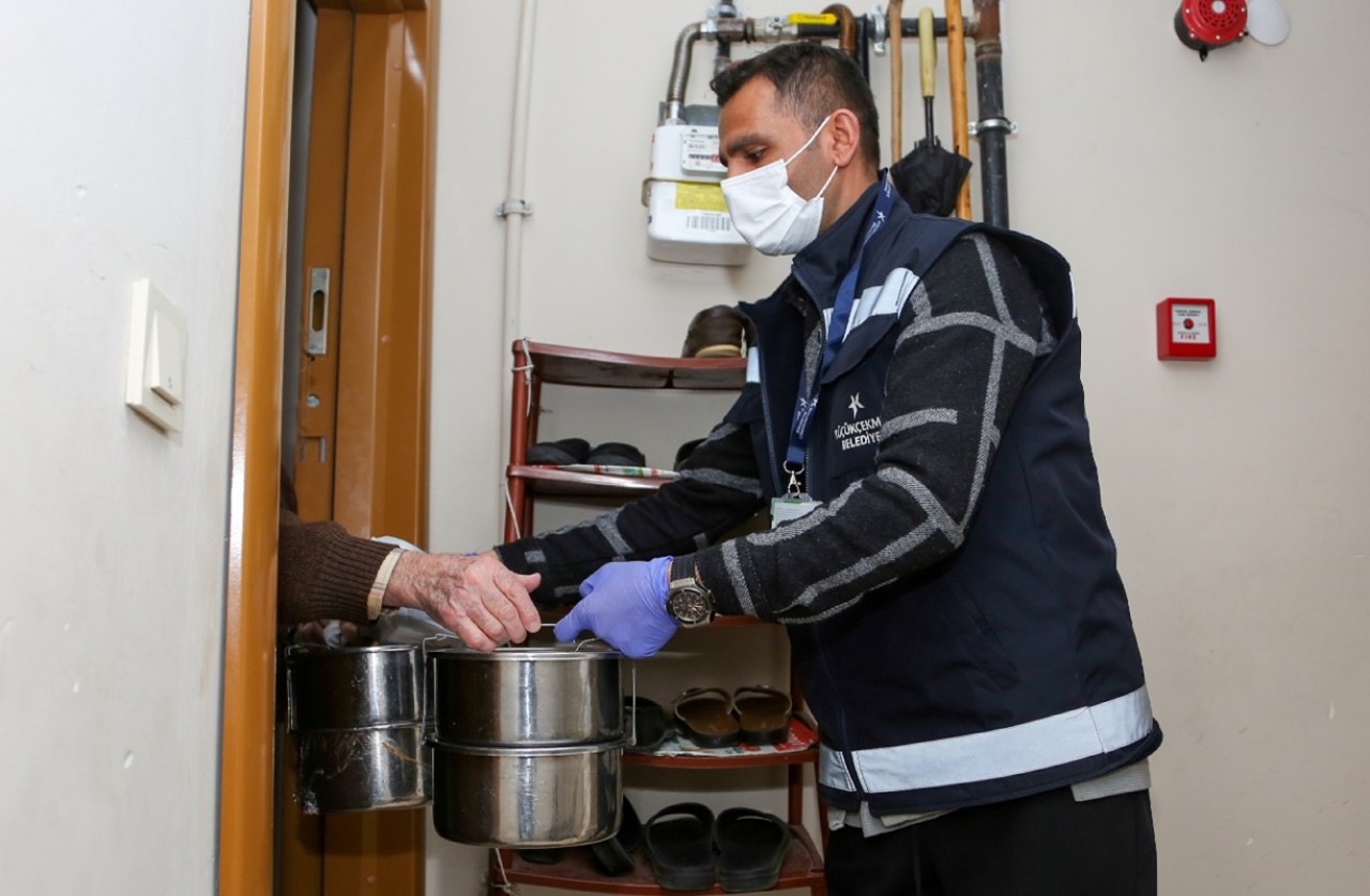 İhtiyaçlılara sosyal yardım