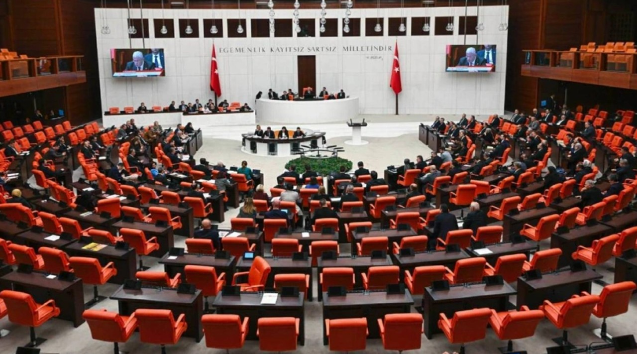 Çalışan emeklilere 5 bin TL ikramiye Meclis'ten geçti