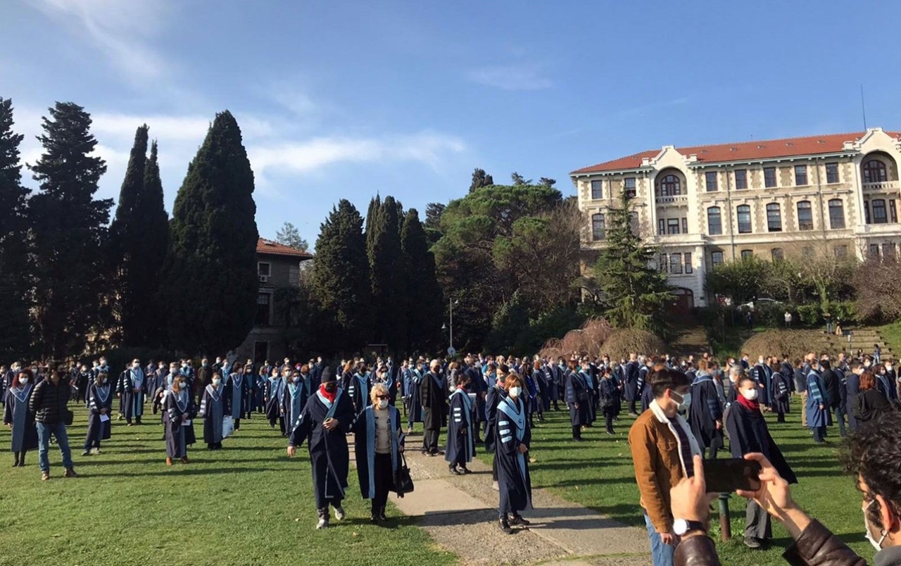 Akademisyenler direniyor