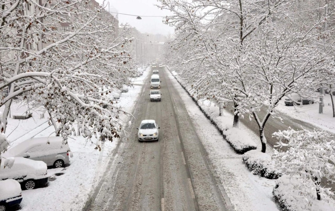 Meteoroloji il il uyardı, tedbirinizi alın: Kar, sağanak, fırtına geliyor!