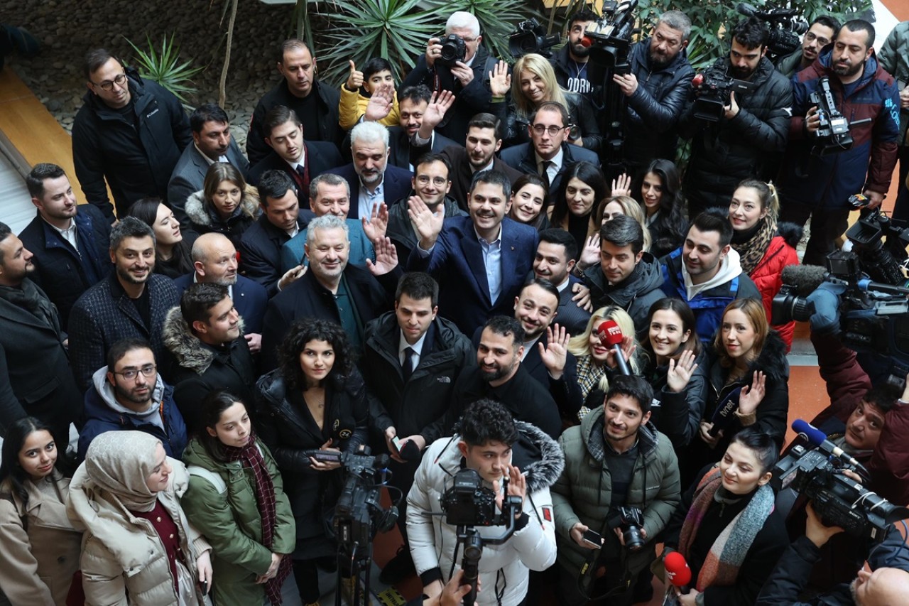 Gazetecilerle bir araya geldi