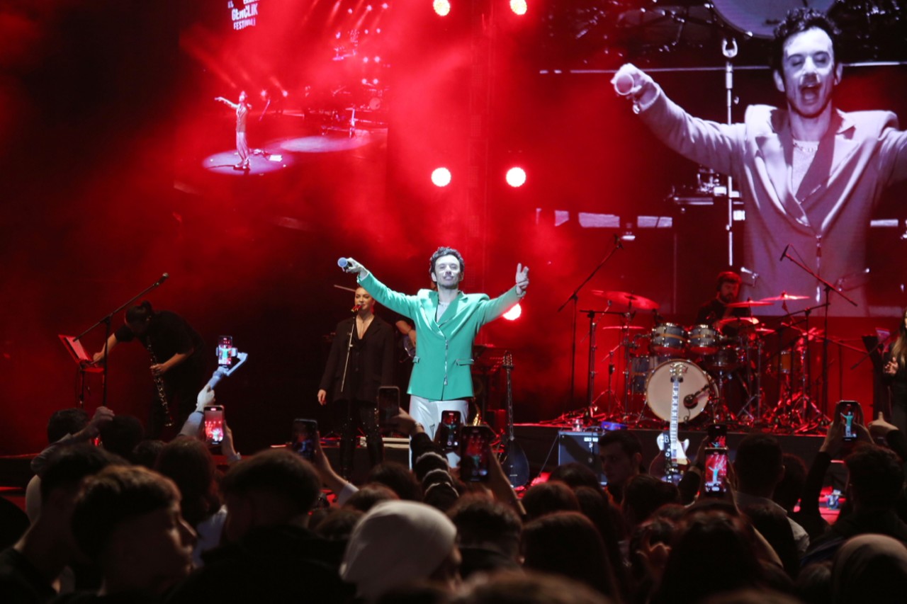 KÜÇÜKÇEKMECE’DE 3. GENÇLİK FESTİVALİ’NDE GENÇLER MÜZİĞE DOYDU