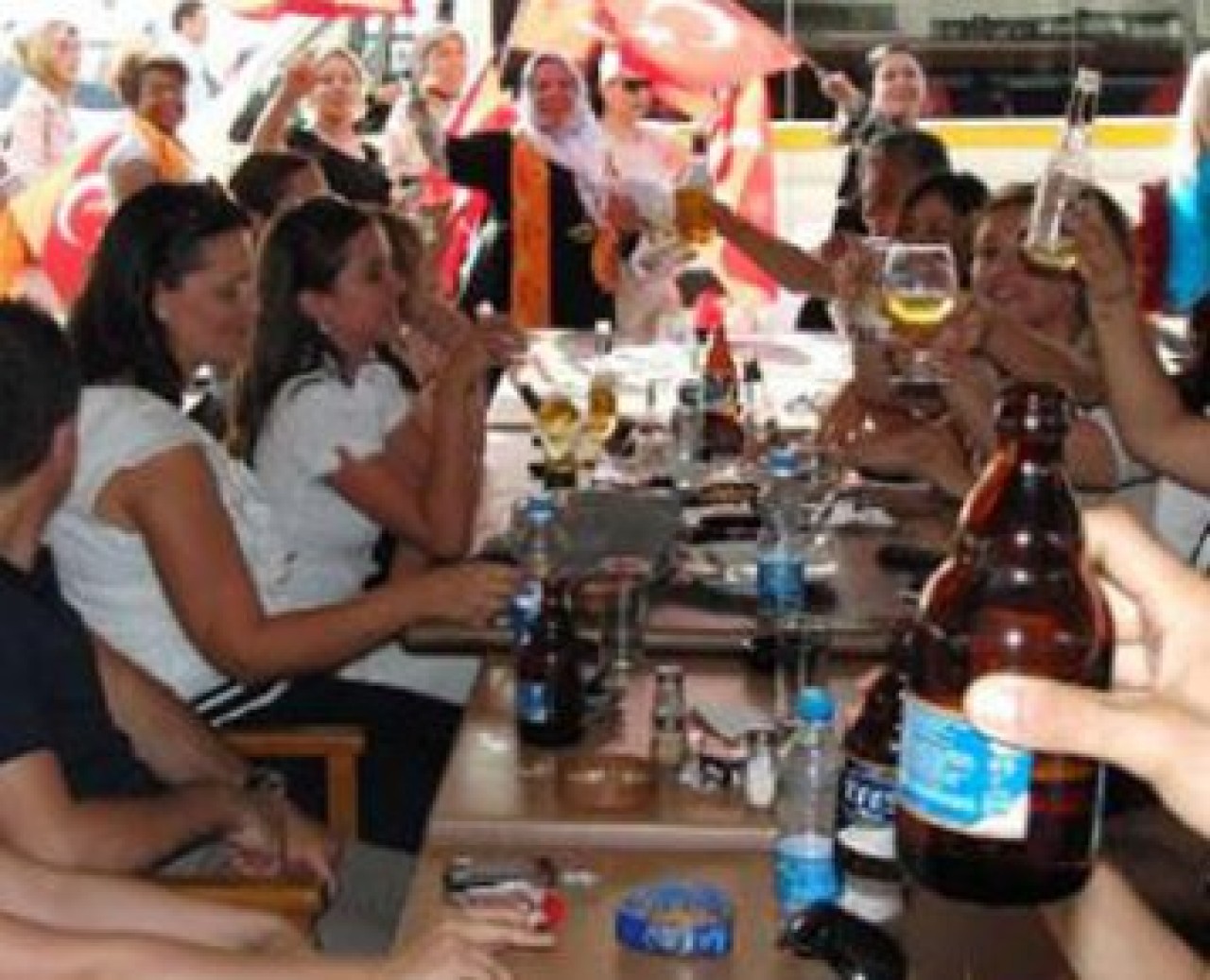 AK Parti bara girdi, halk 'şerefe' dedi