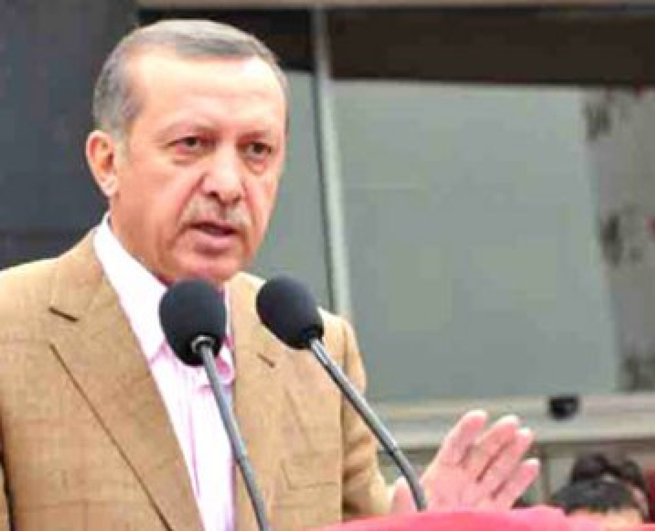 Adil Gür'e göre halk hizmeti seçti