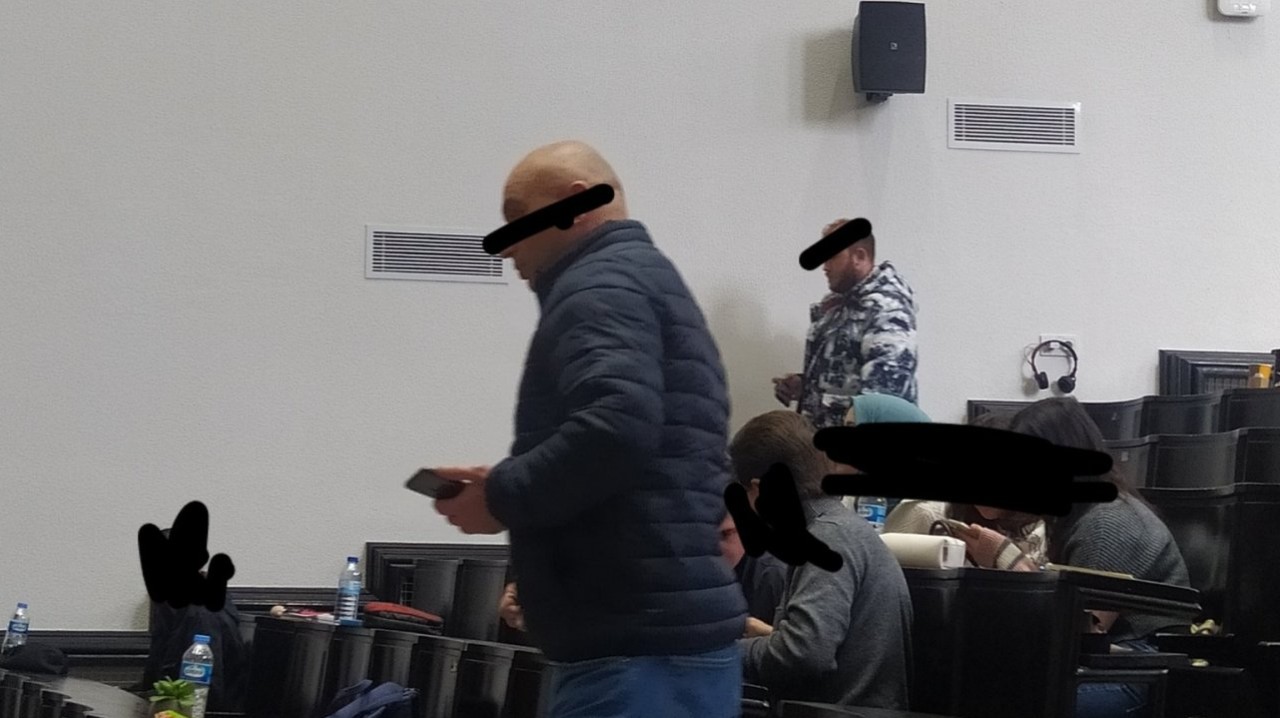 Üniversite kampüsü halka açıldı, derse dalanlar öğrencilerin fotoğrafını çekti!