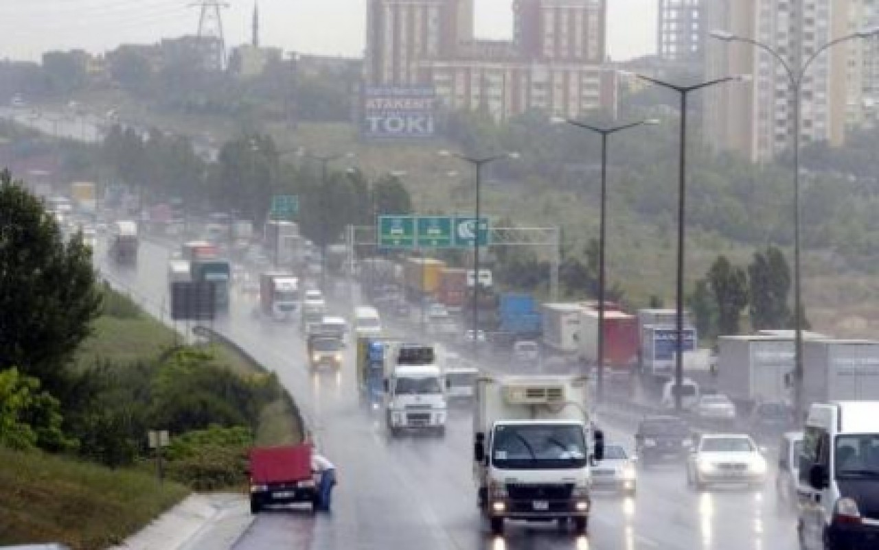 Sürpriz sağanak İstanbul'u vurdu