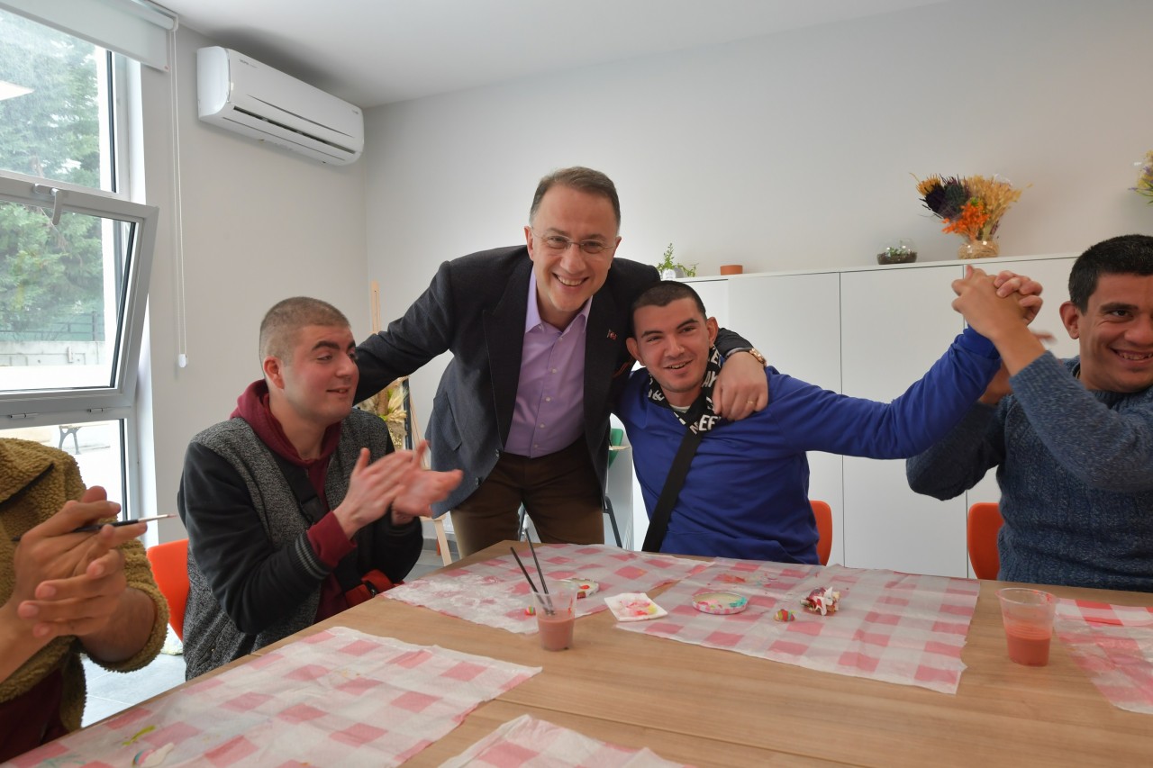 “DEVLETİN SICAK ELİNİ AİLELERE HİSSETTİRMEK ZORUNDAYIZ”