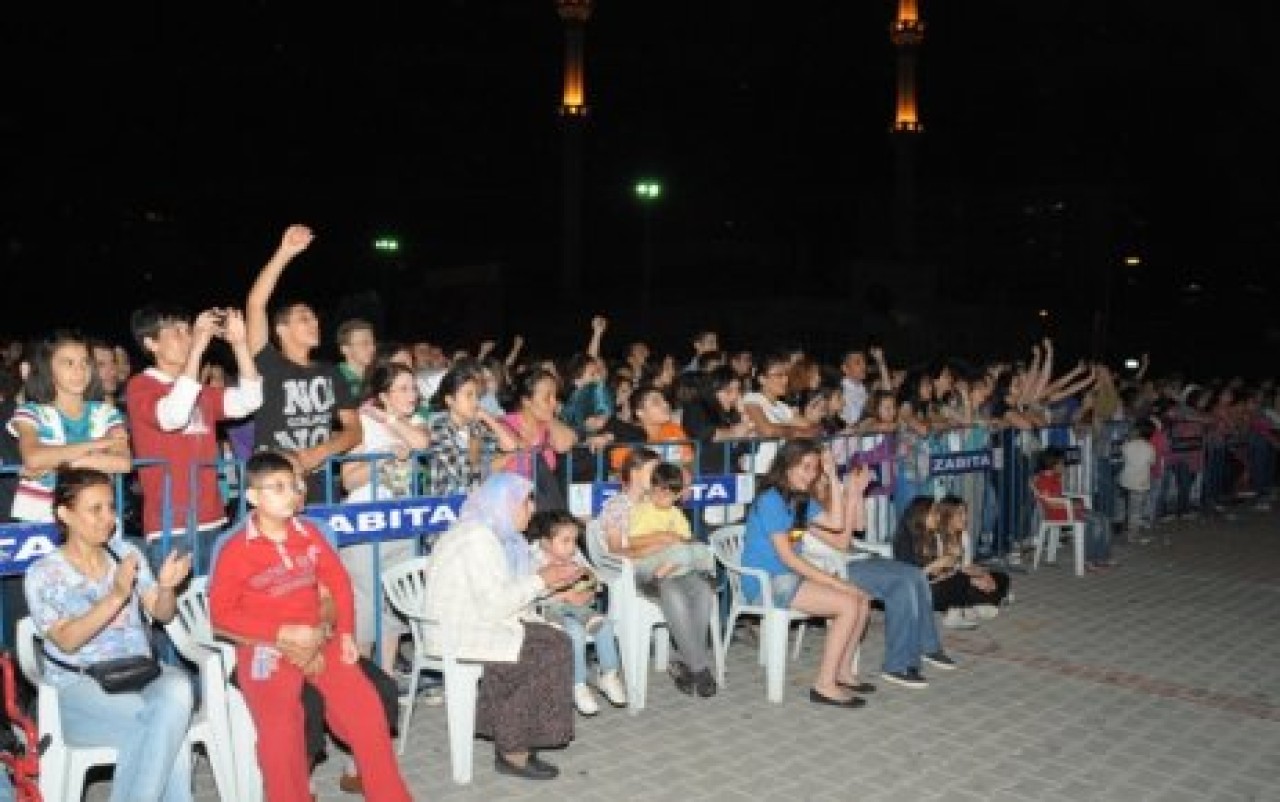 BEYLİKDÜZÜ'NDE KARNE ŞENLİĞİ