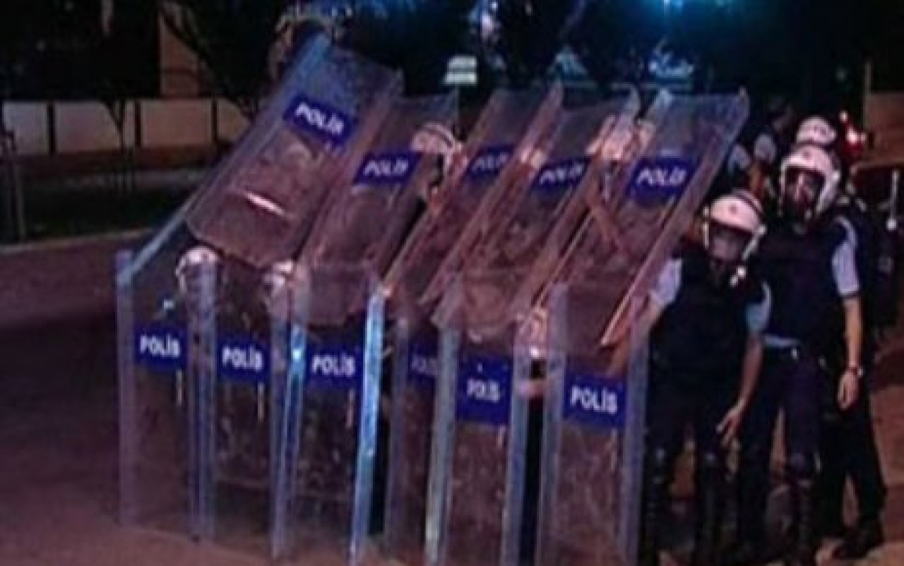 Gaziosmanpaşa'da göstericiler polisle çatıştı