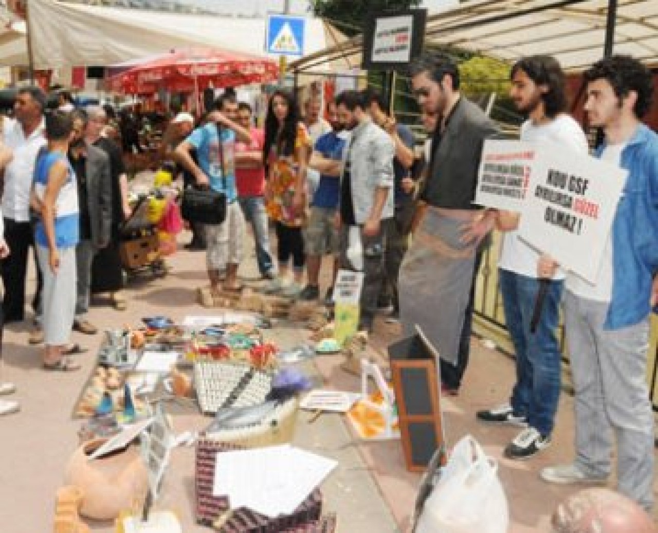 Üniversitelilerden ilginç takas