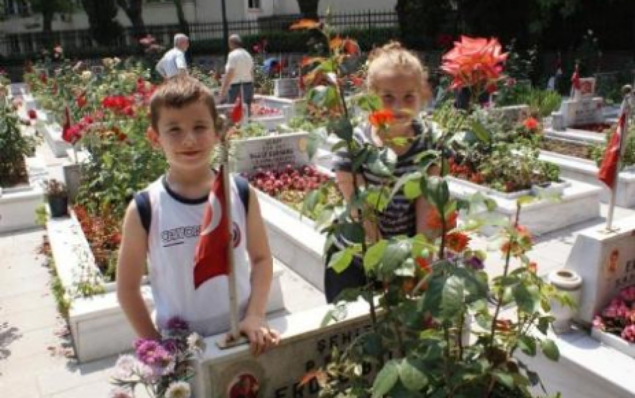 Şehitlikte Babalar Günü