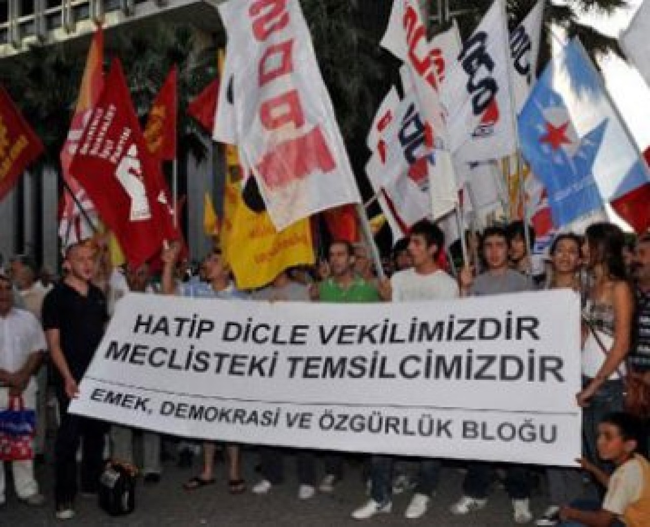 İzmir'de Hatip Dicle protestosu