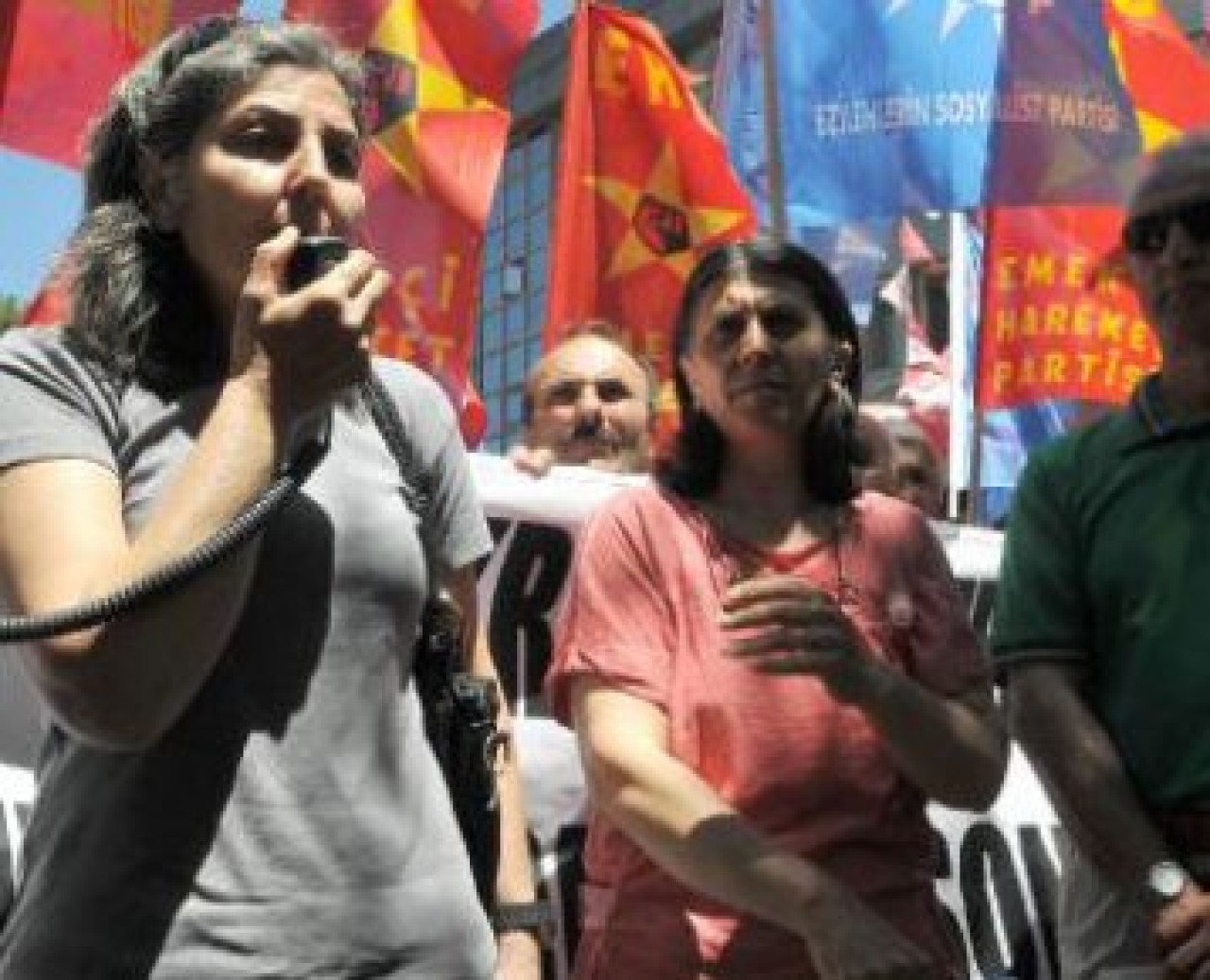 'YSK Şaşırma, Hatip Dicle'ye özgürlük'