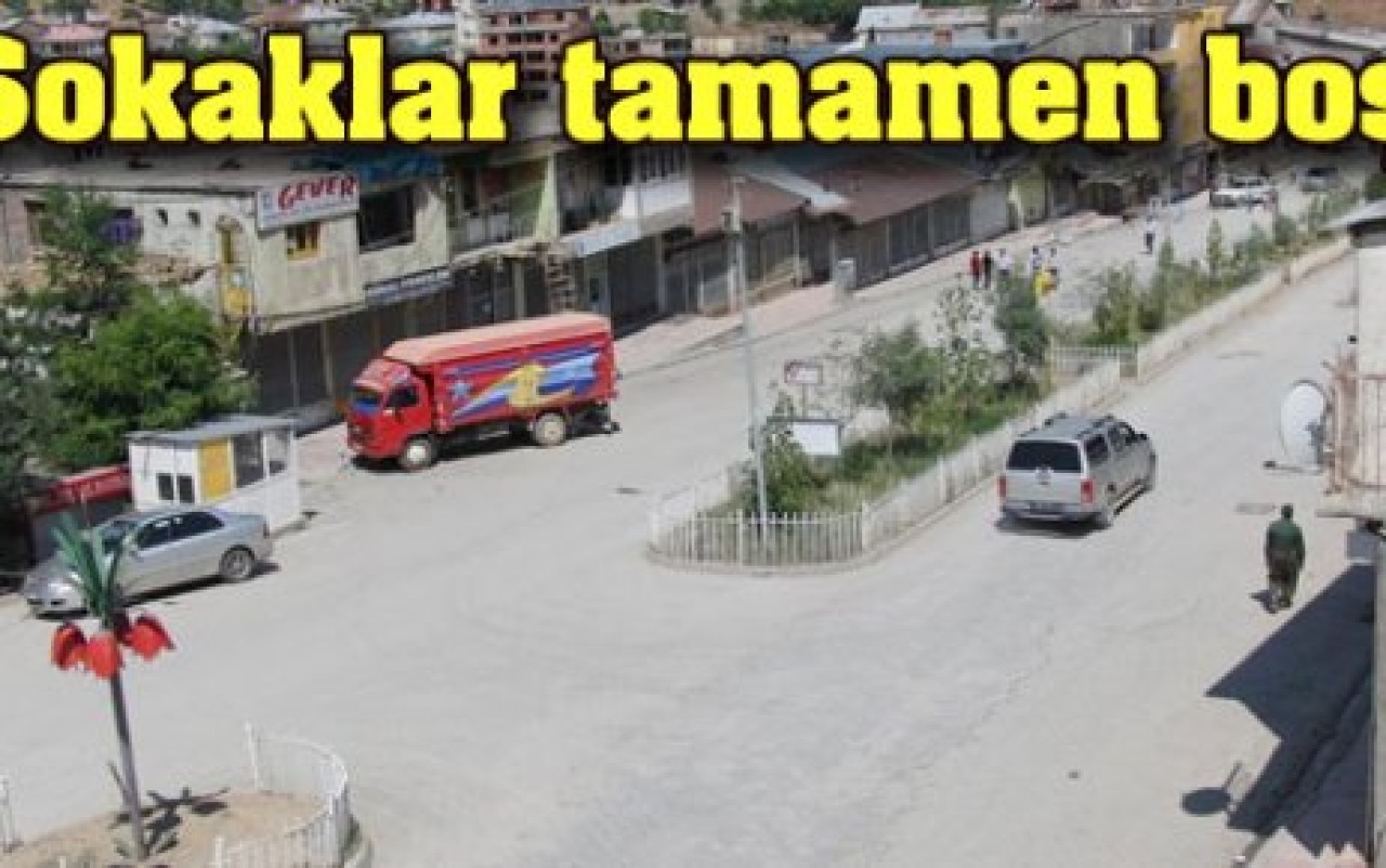 Şemdinli'de kepenkler kapalı