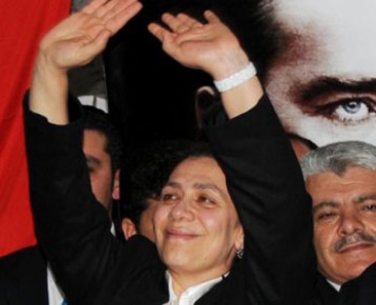 Oya Eronat'a işadamlarından istifa çağrısı