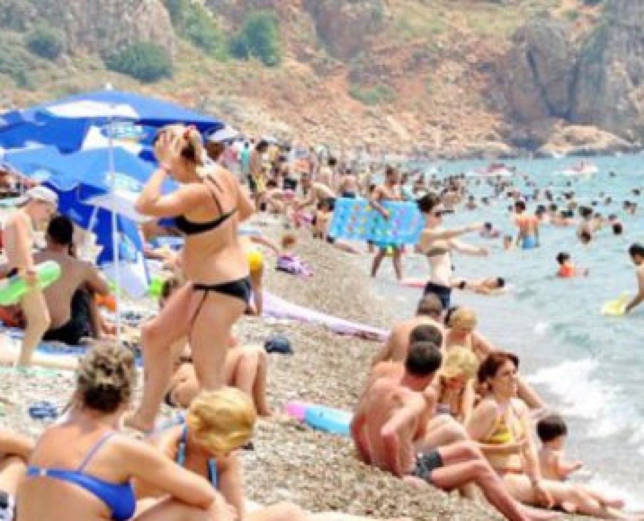 Antalya'da sahiller cıvıl cıvıl