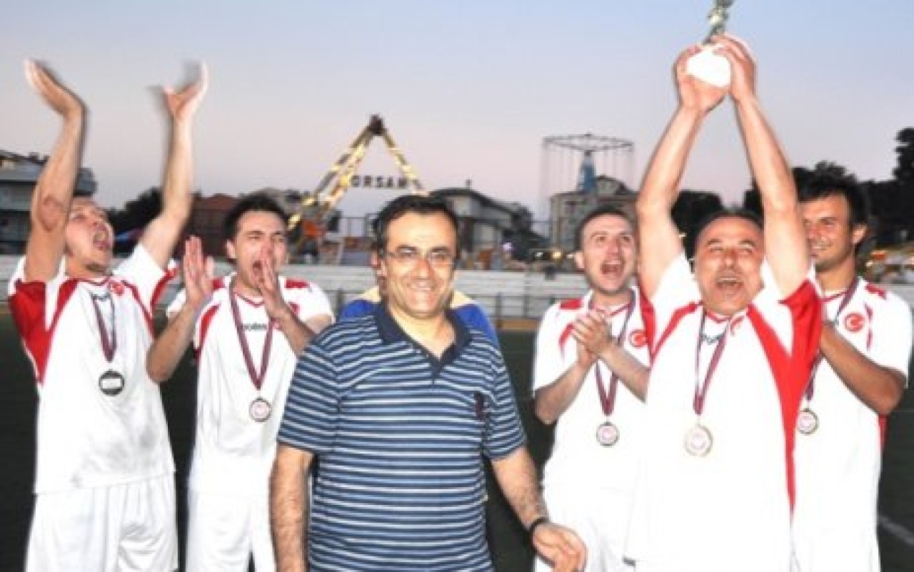 KAYMAKAMLIK KUPASI EVDE KALDI!