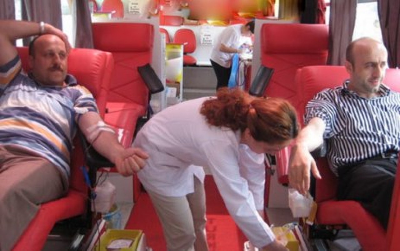 ÜLKEM İÇİN KAN VERİYORUM