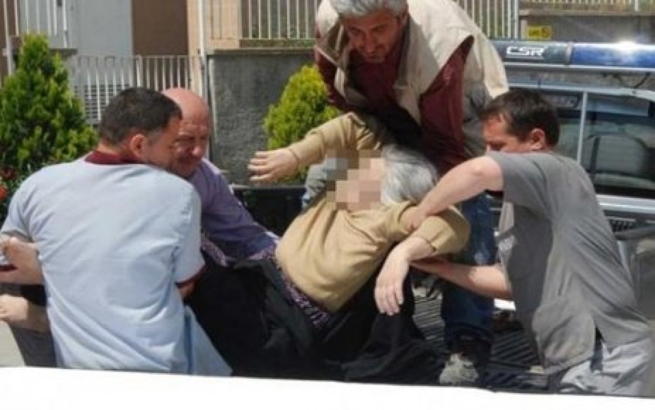 Vergi rekortmeni kadına sokak ortasında infaz