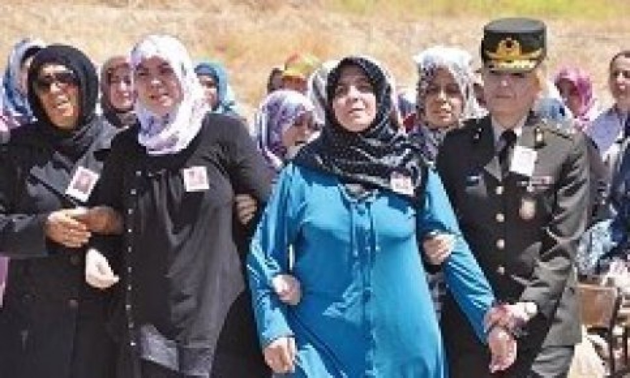 Ne olur ağabeyim biraz daha kalsın