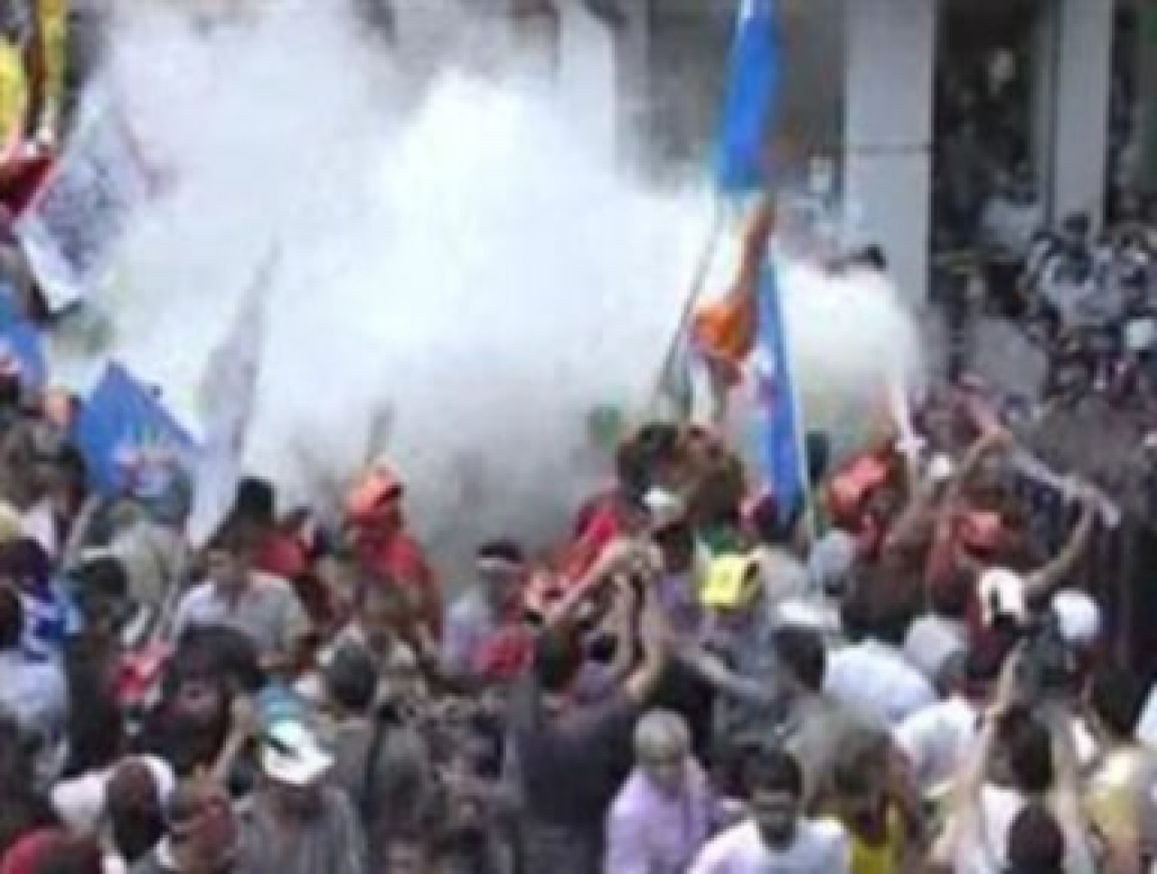 Katliamın 18.yılında polisten sert müdahale