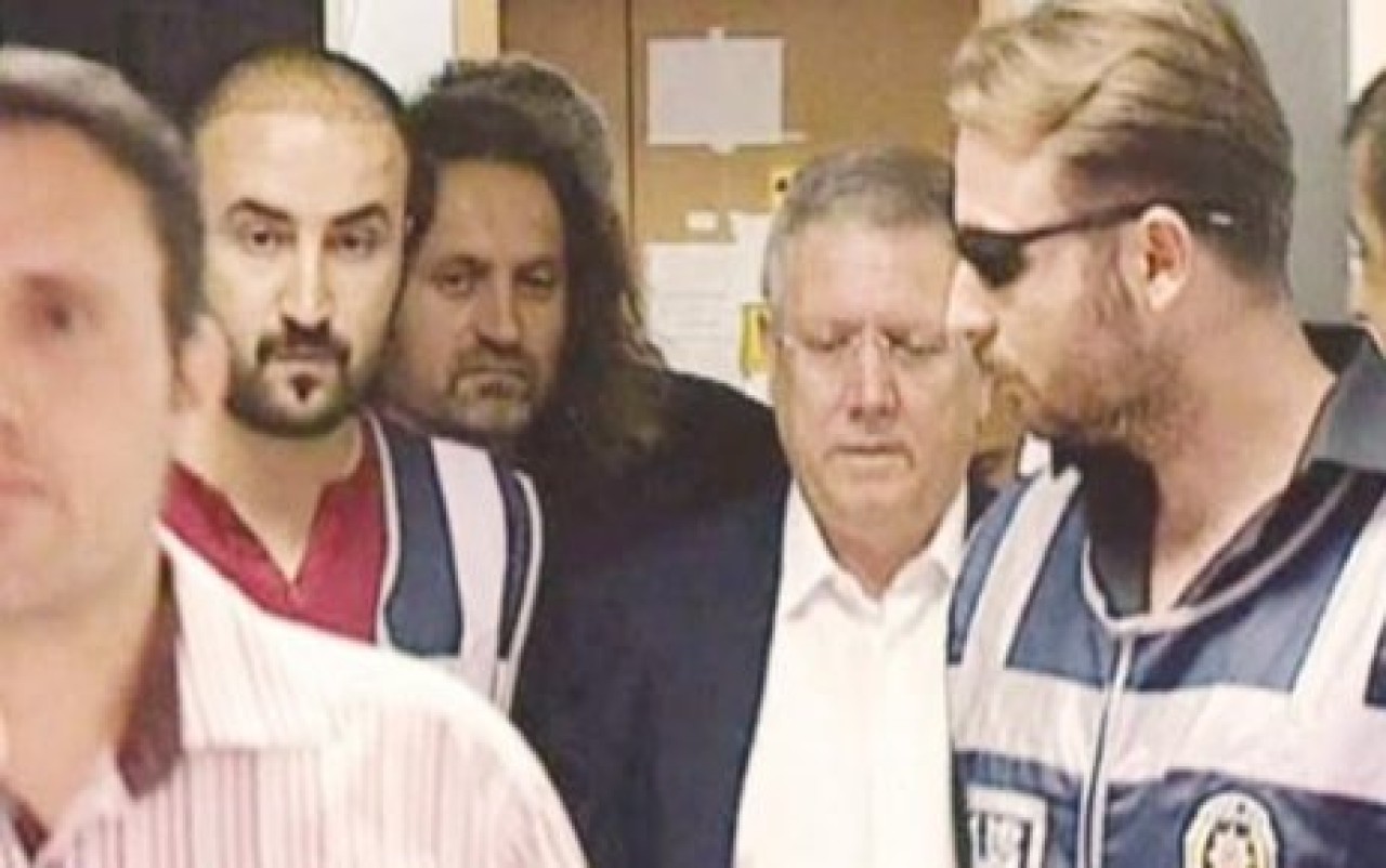 Futbola bomba düştü