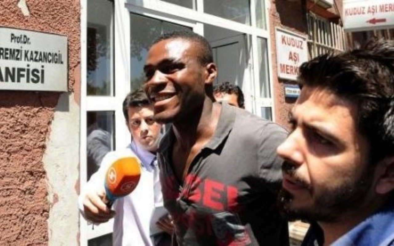 Şike parasını sayarken yakalandı