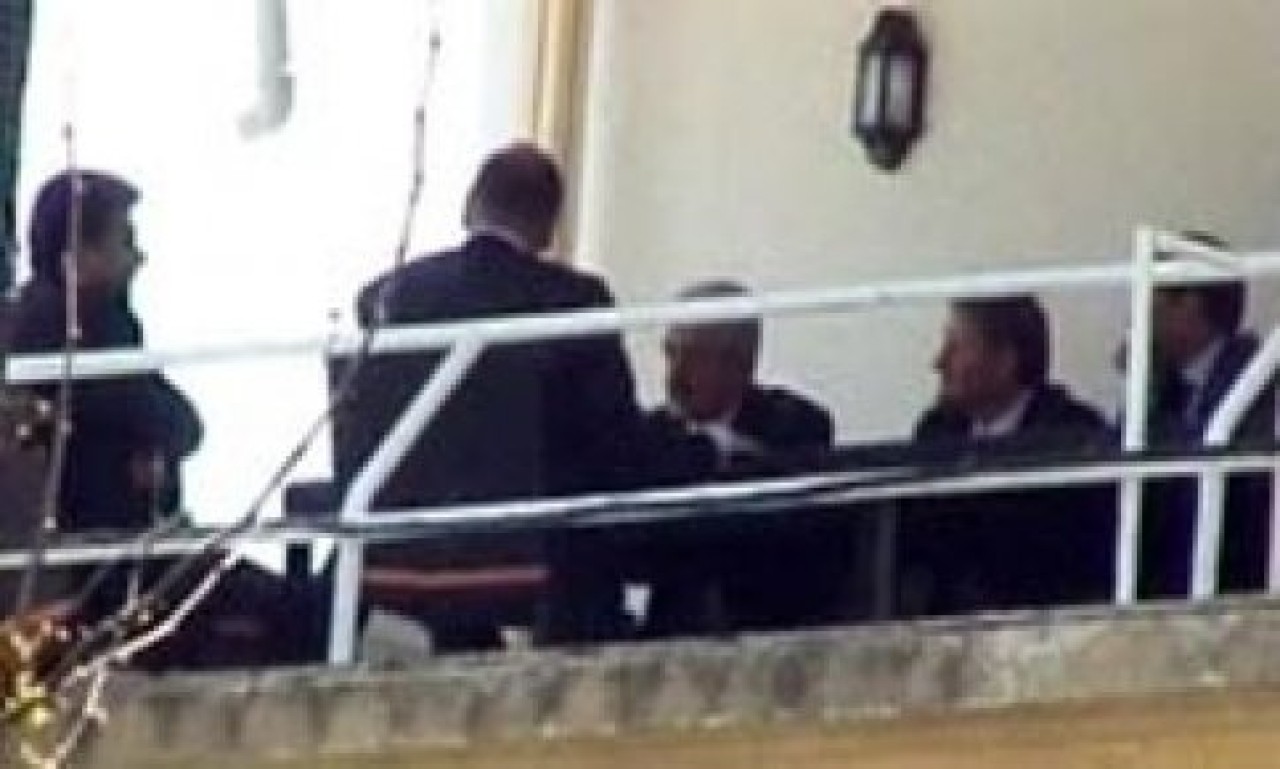 Adliye terasında şike toplantısı