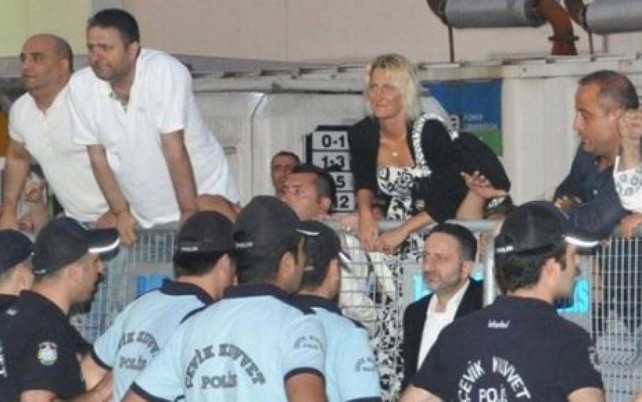 Bu kez tezahürat değil veda...